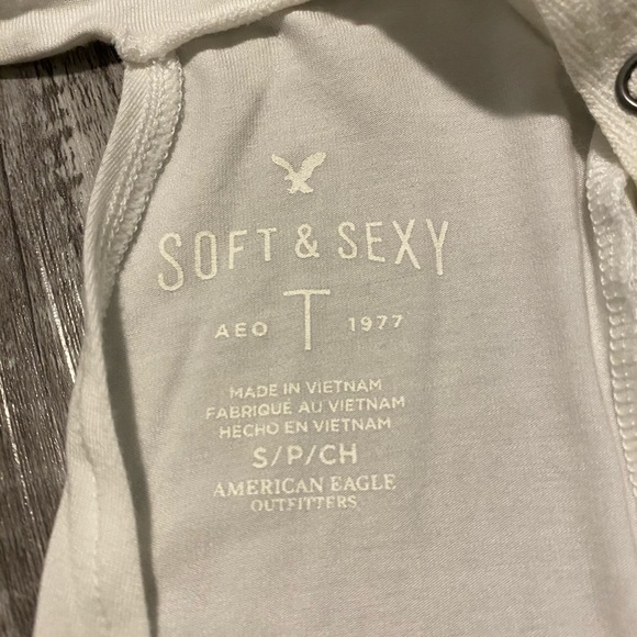 Soft And Sexy T-Shirt (American Eagle Outfitters) - Picture 3 of 5